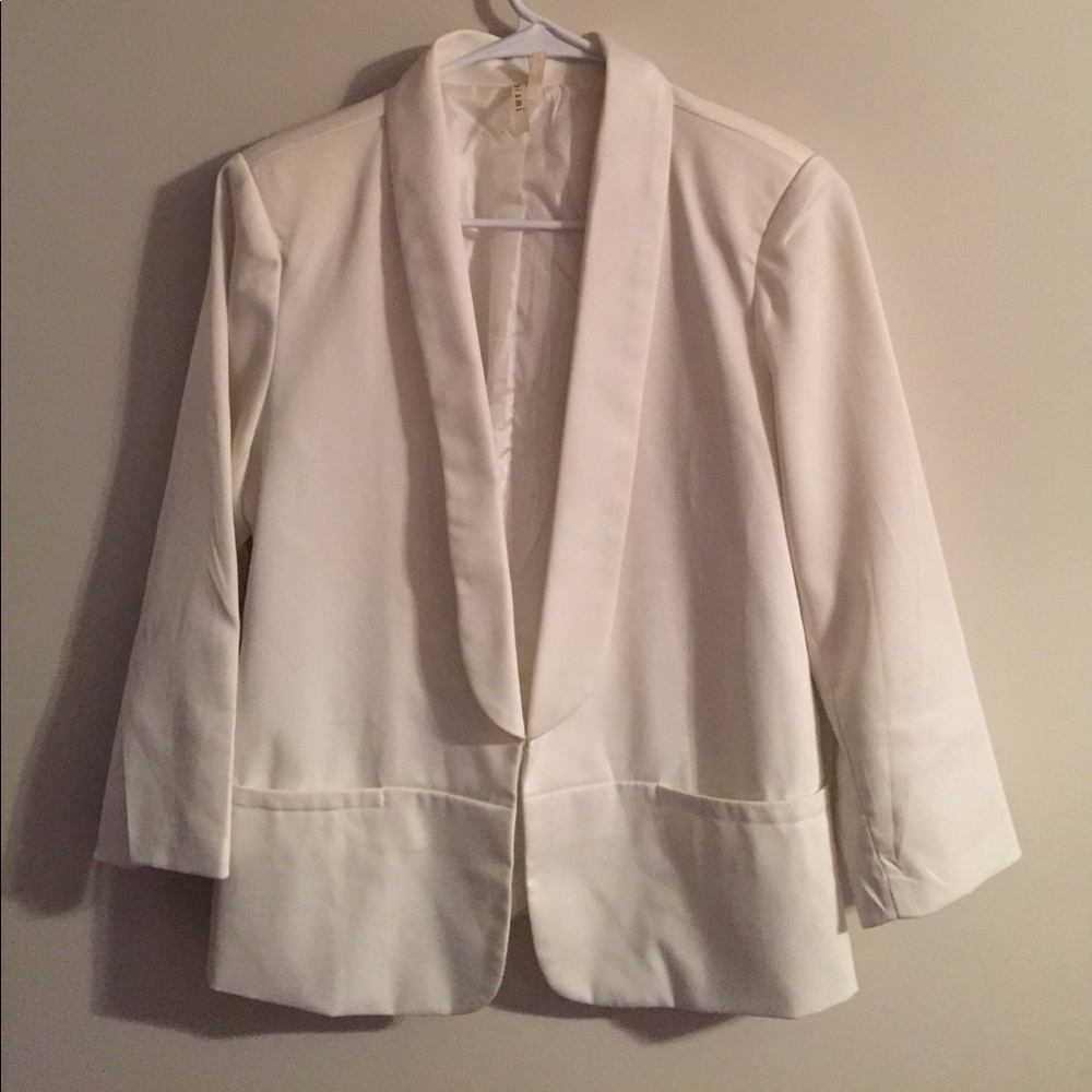 Clothes - Picture 5 of 8