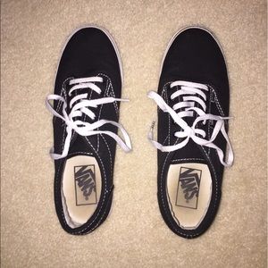 Size 7 black vans!!