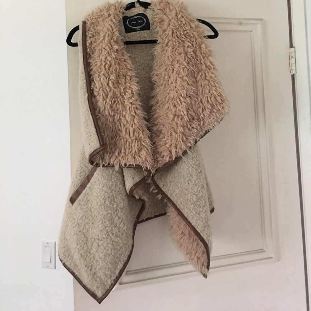 Sleeveless fur sweater