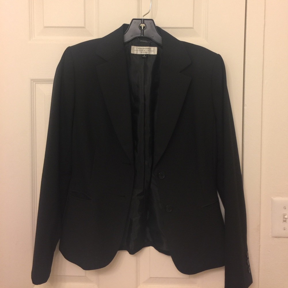 Tahari - Size 2 Black Blazer