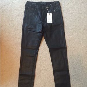 ✨NWT LUCKY BRAND COATED JEANS✨