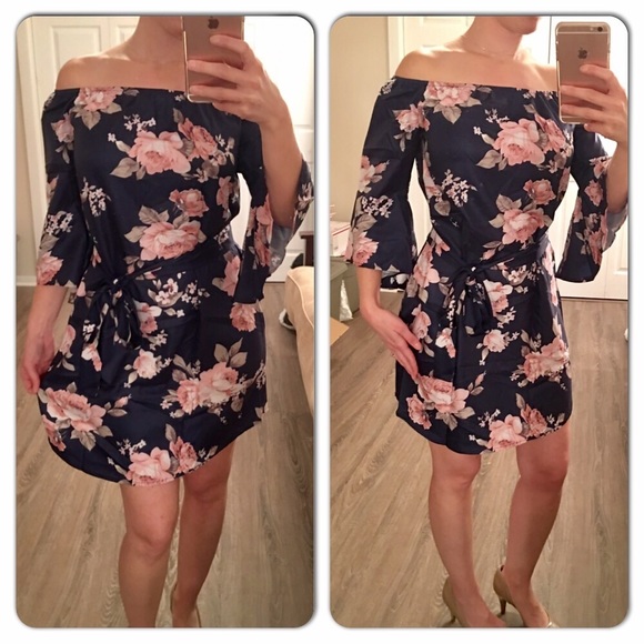🎉HP🎉Navy Floral Bell Sleeve Off Shoulder w Tie - Picture 5 of 5