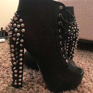 Kiss Kouture Black spiked litas 😈☠️😈