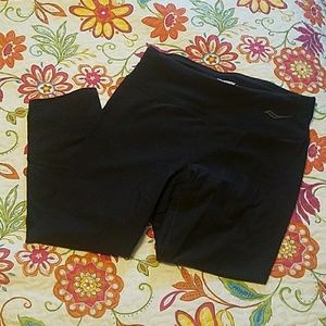 Saucony black capris size M
