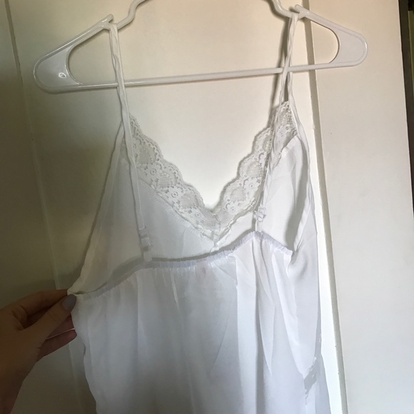 White dress - Picture 4 of 4