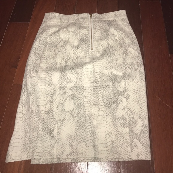 Cute pencil skirt - Picture 2 of 2