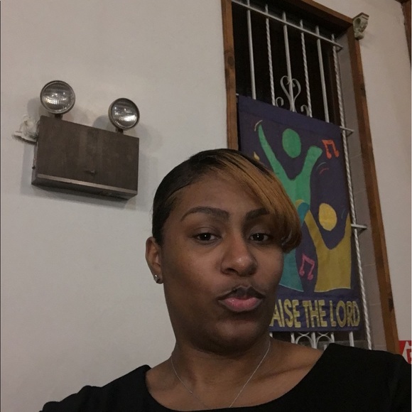 Meet your Posher, Candace - Picture 1 of 1