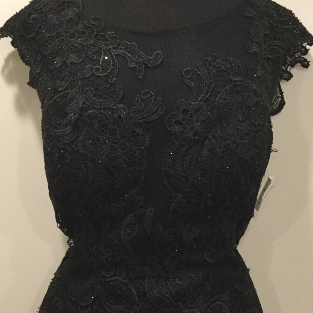 NEWBlack Lace Illusion-yoke Mermaid Gown MacDuggal - Picture 6 of 8