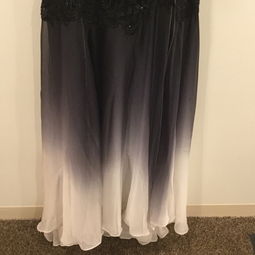 NEWBlack Lace Illusion-yoke Mermaid Gown MacDuggal - Picture 8 of 8