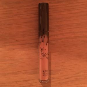 Kylie gloss in Like