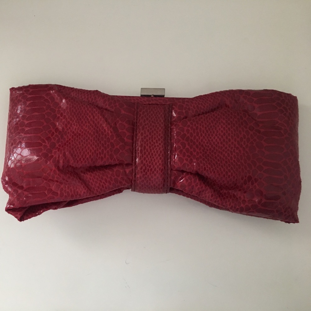 Red clutch
