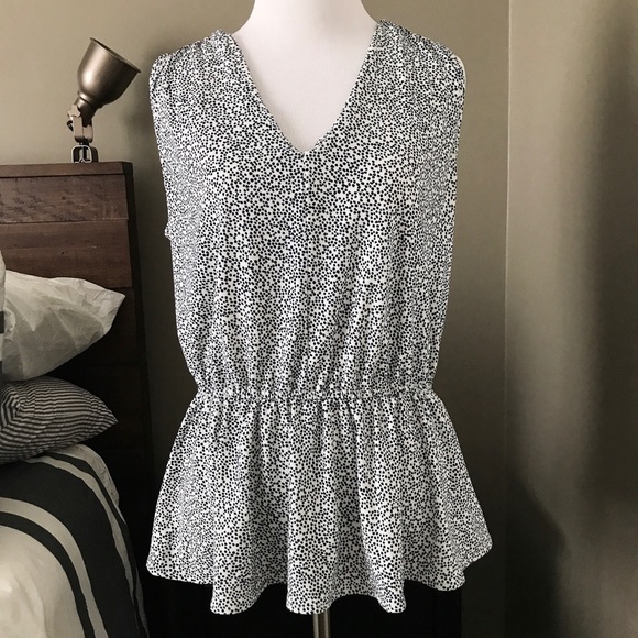 Banana Republic Tops - 🔽$10🔽 Banana Republic V-Neck Gathered Waist Tank