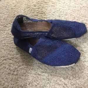 Crotchet blue toms
