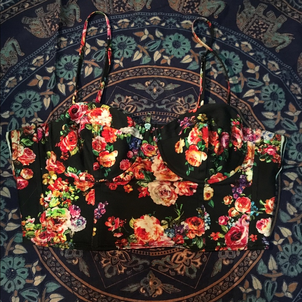TOPSHOP floral crop top!!