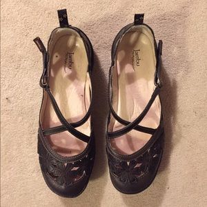 Jambu, leather, memory foam foot bed, Velcro close