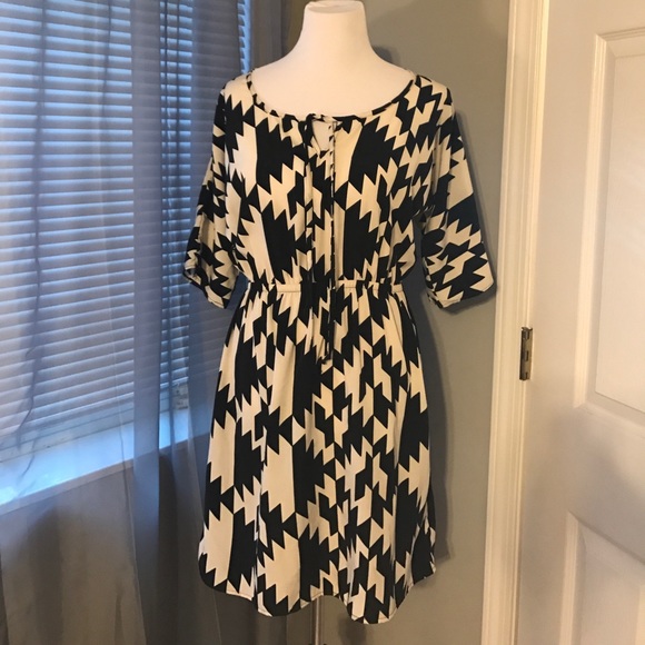 Dresses & Skirts - Boutique black and cream dress. Size M