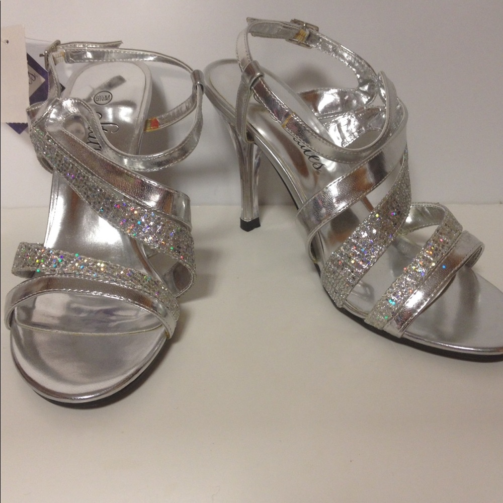 Statutes silver bling heels shoes new 6 1/2