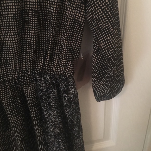 Black and white pattern dress - Picture 3 of 4