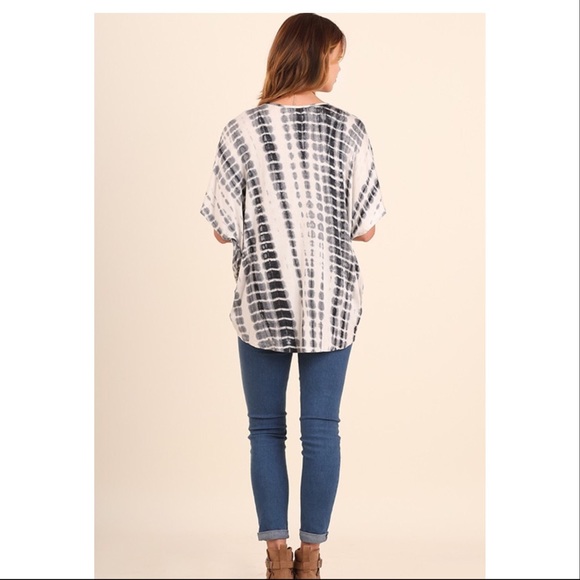 🎉2X HP 🎉 Midnight Tie Dye V-Neck Wrap Top SM-LG - Picture 3 of 8