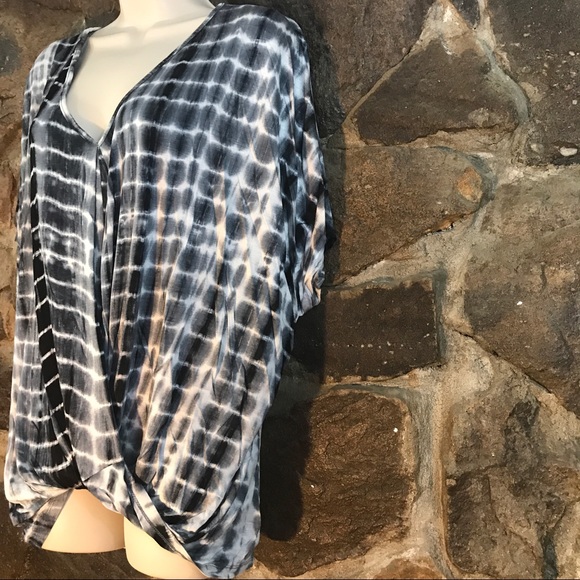 🎉2X HP 🎉 Midnight Tie Dye V-Neck Wrap Top SM-LG - Picture 7 of 8