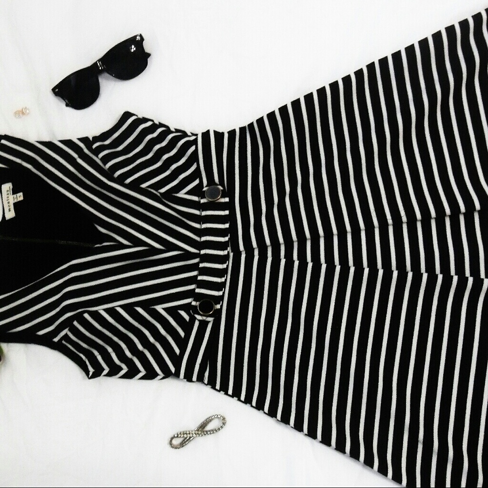 Monteau Los Angeles Black And White Stripped Dress