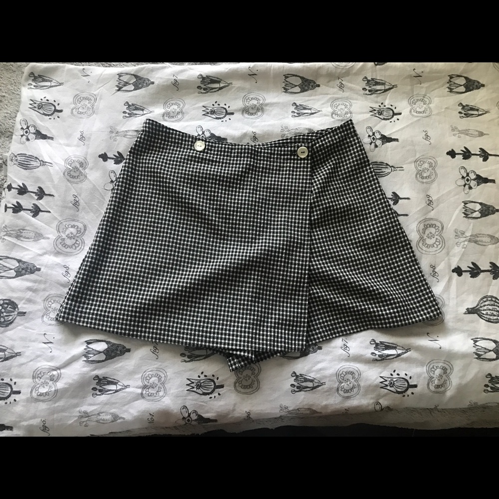 vintage black&white checkered skort.