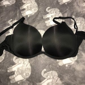 Black padded Victoria's Secret bra. 34DD / 34E
