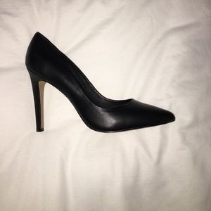 Black leather pump