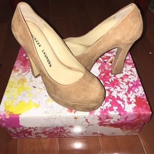 CHINESE LAUNDRY NUDE  SUEDE PLATFORM HEELS