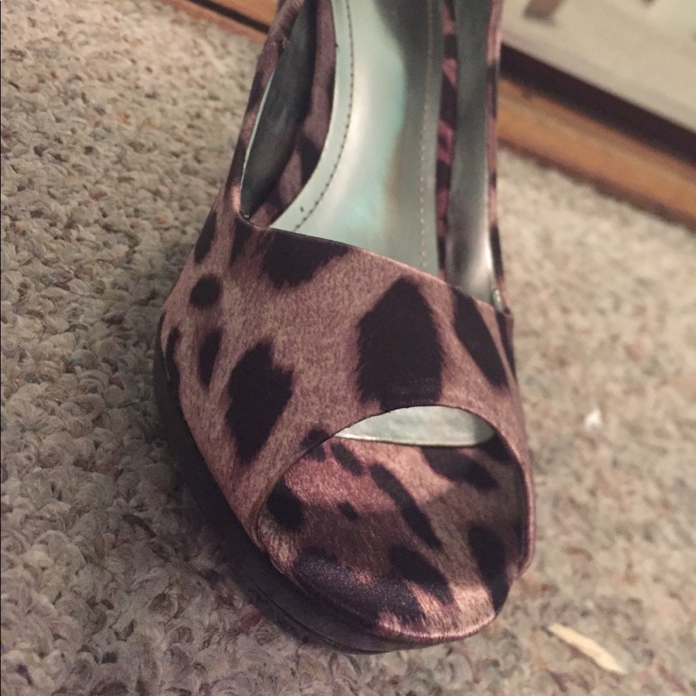 Shoes - Picture 2 of 4