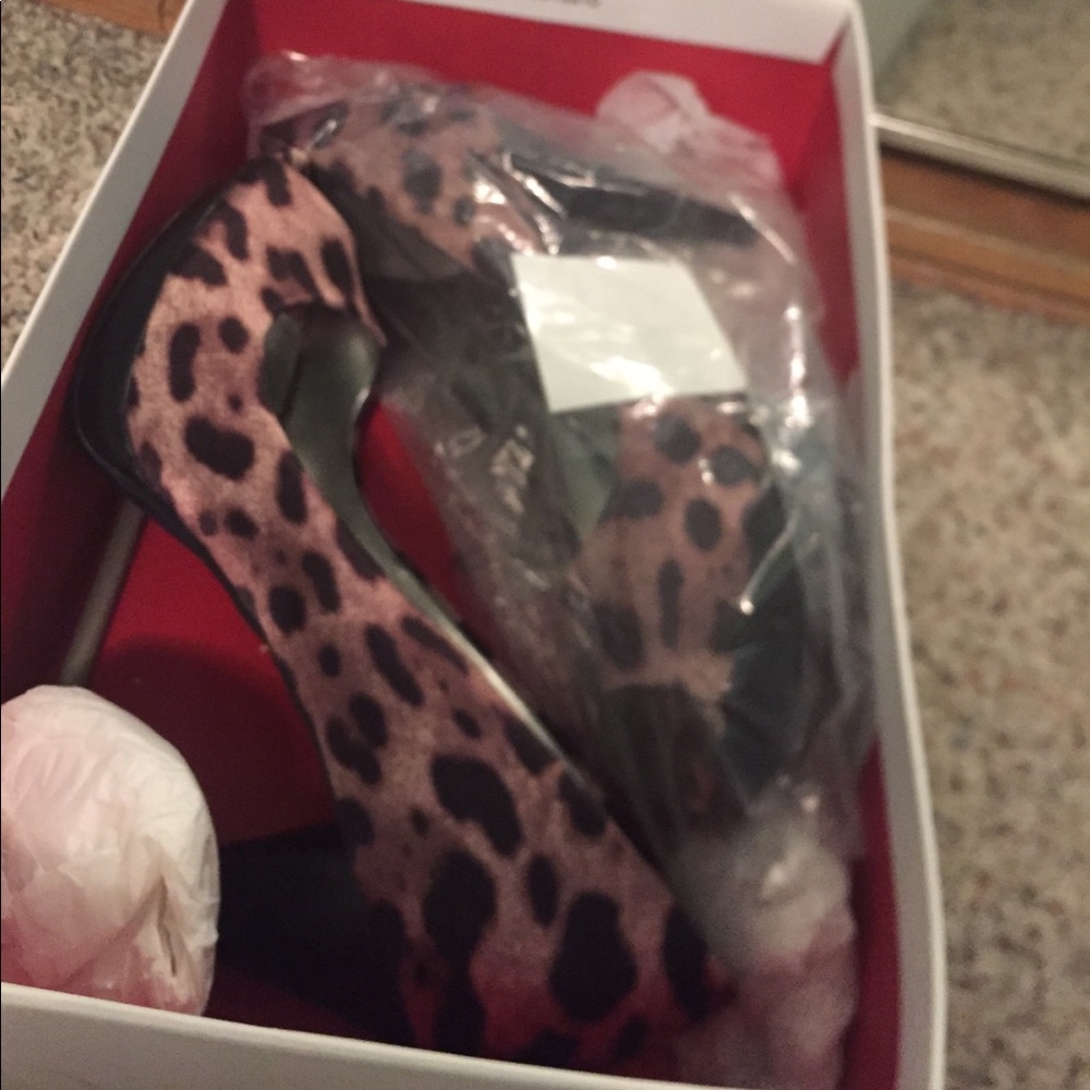 Shoes - Picture 3 of 4