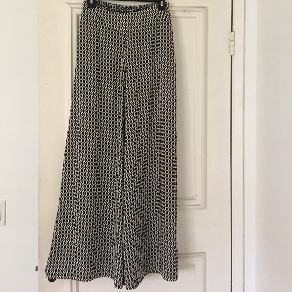 Flown patterned pants