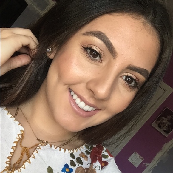 Meet your Posher, Alejandra - Picture 1 of 1