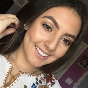 Meet your Posher, Alejandra