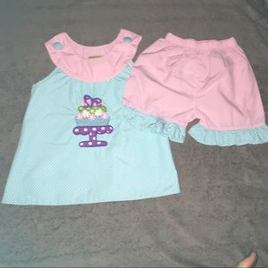 Short set. Appliqué