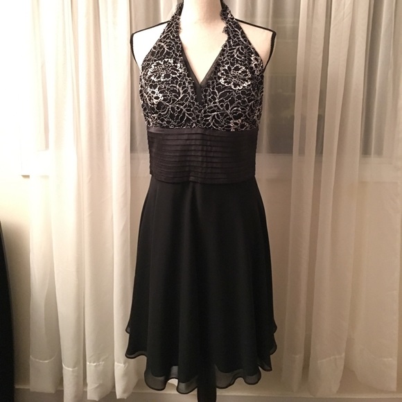 JS Boutique Dresses & Skirts - JS Boutique Lace and chiffon halter dress