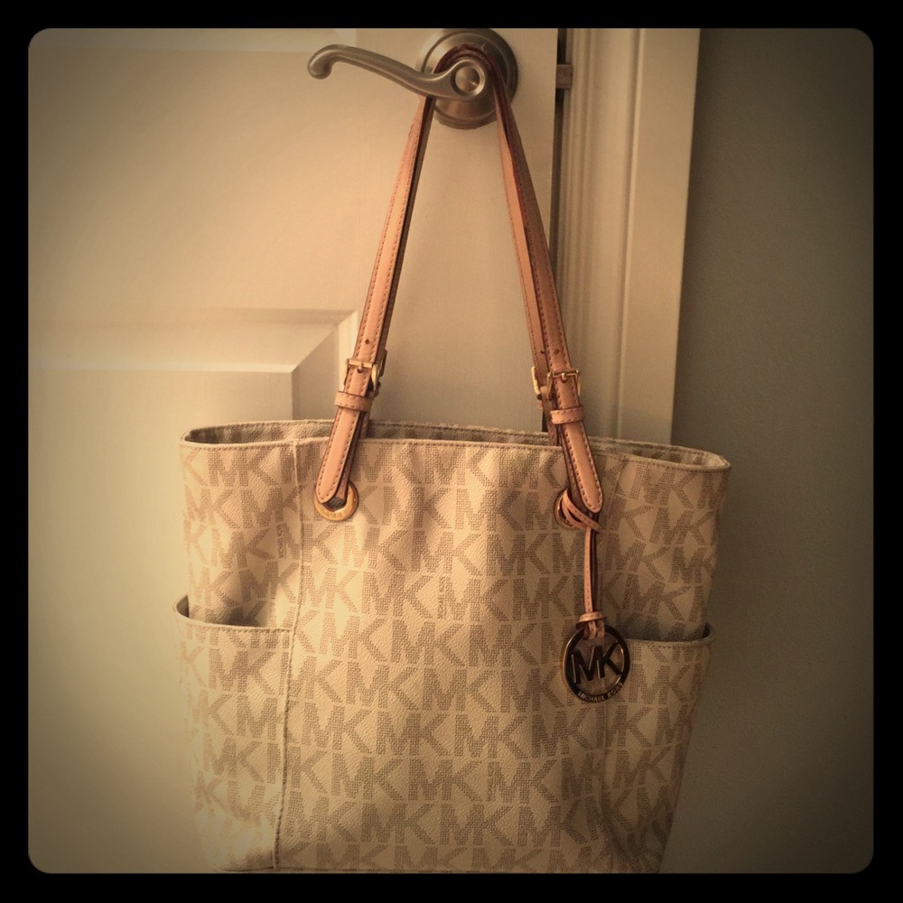 Michael Kors bag - Picture 1 of 2