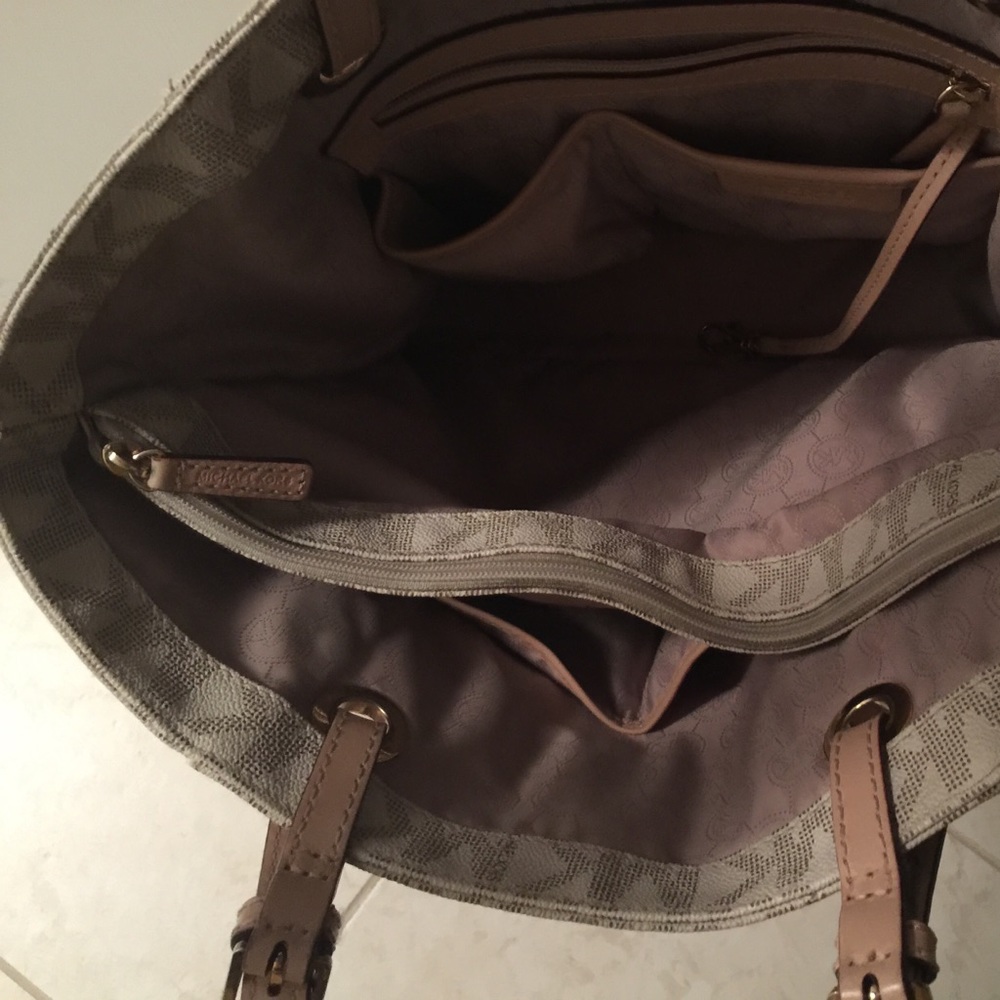 Michael Kors bag - Picture 2 of 2