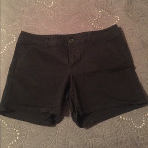 Black shorts (can easily be rolled up)