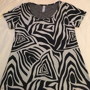 Like new lularoe classic tee
