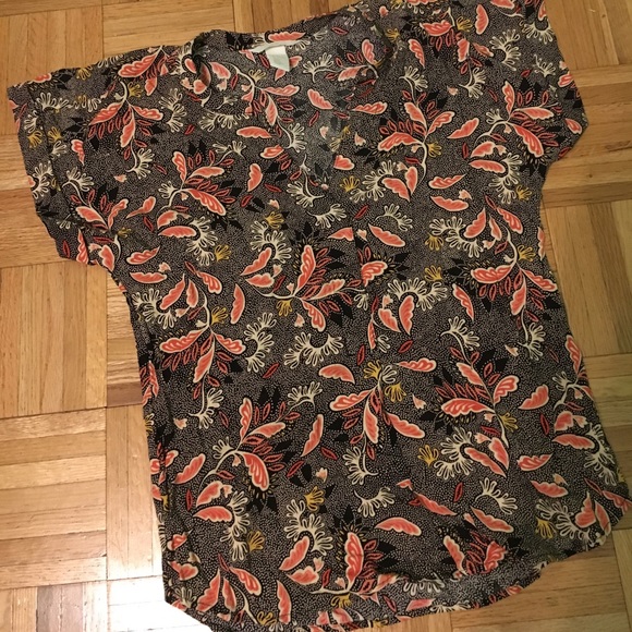 H&M Tops - H&M V-neck paisley shirt
