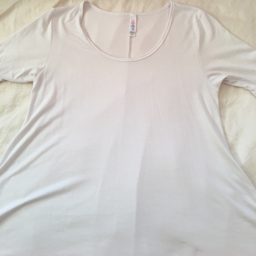 🦄LULAROE WHITE PERFECT TEE