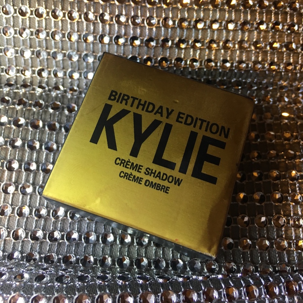 Birthday edition KYLIE cream shadow