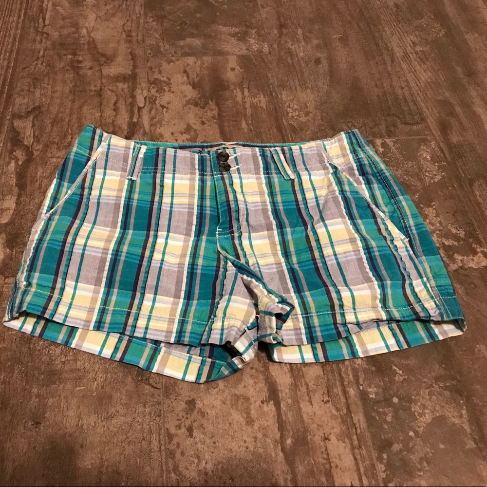 2/$12 Plaid women's size 6 shorts