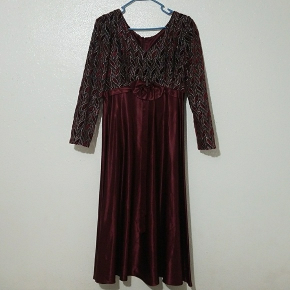 Formal gown - Picture 1 of 4
