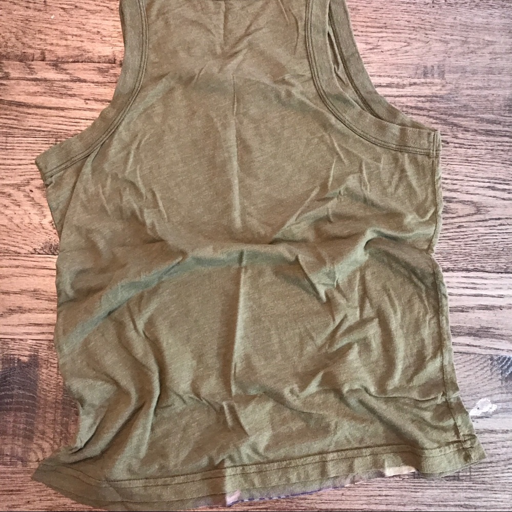🌿NEW🌿 Abstract Tank Top - Picture 3 of 5