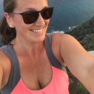 Meet your Posher, Theona