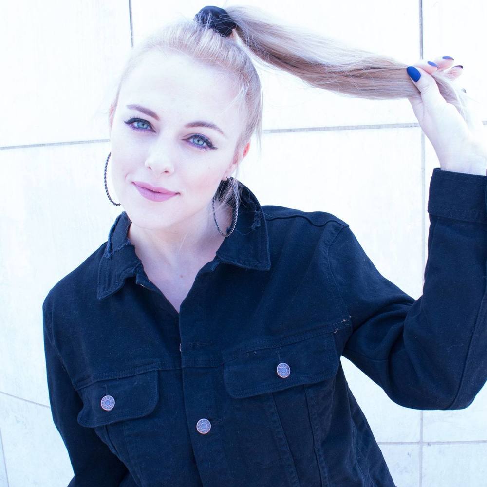 Meet your Posher, Courtney