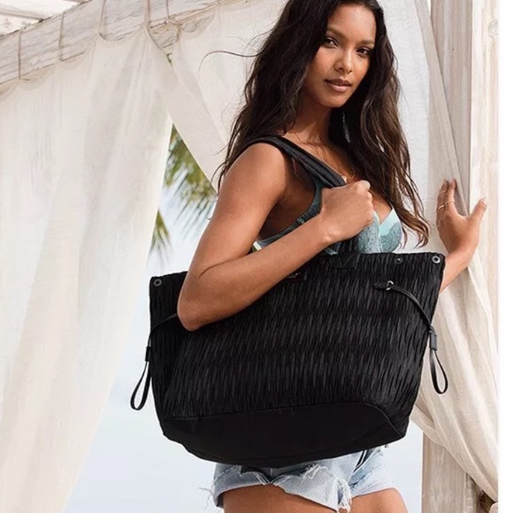 Victoria's Secret Handbags - NWOT Victoria's Secret tote bag limited edition