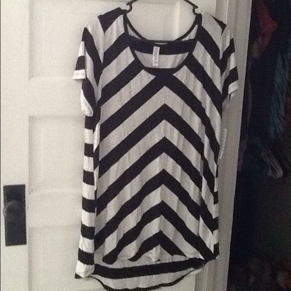 BNWT Lularoe Classic T Sz L